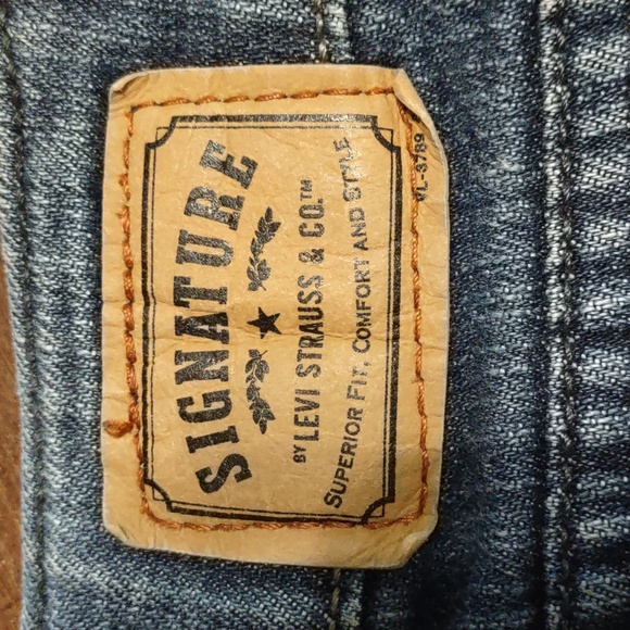 Levi's Signature Low Rise Boot-cut Jeans - Picture 4 of 4